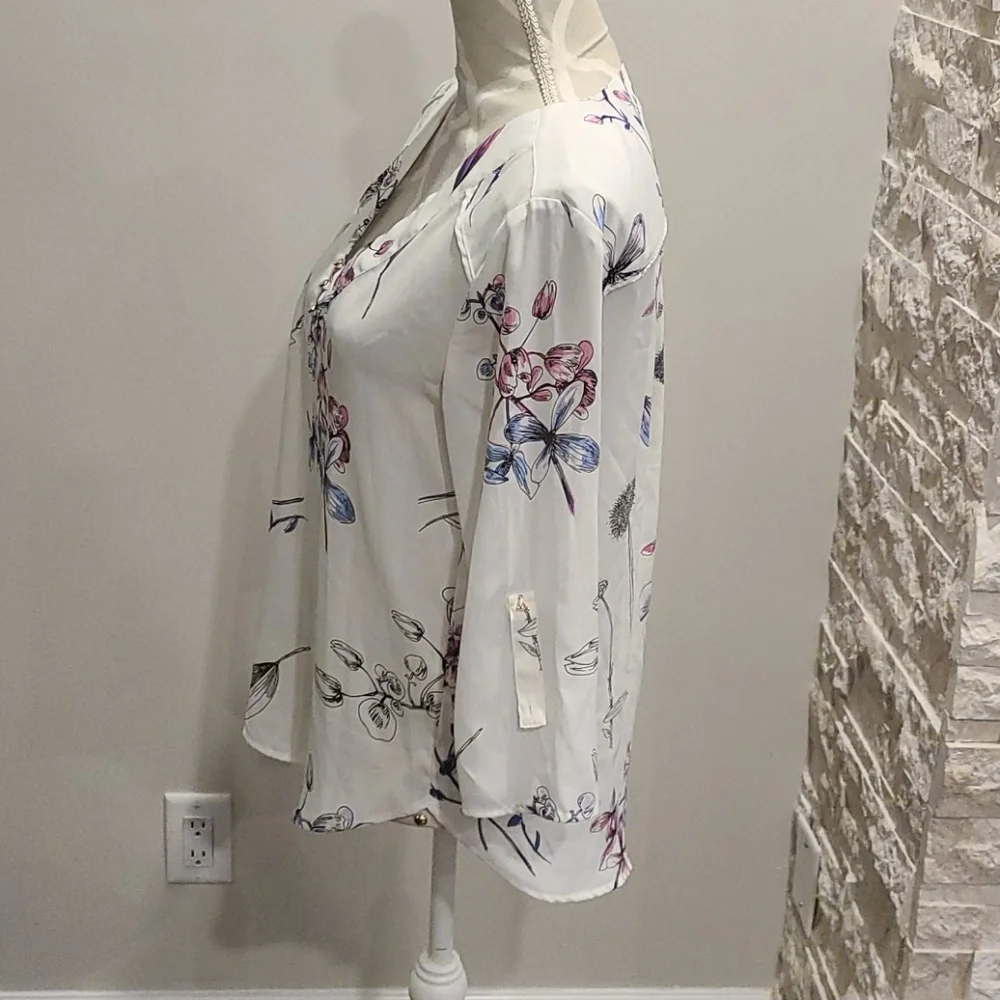 Dynamite semi-sheer floral blouse - Picture 3 of 8